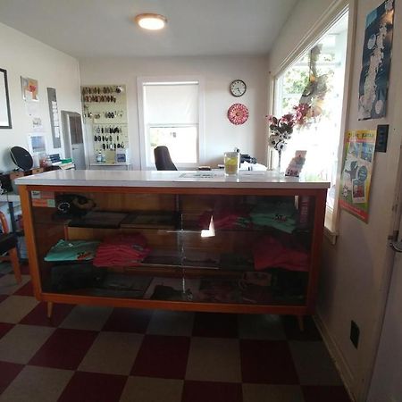 Motel 57 Стърджън Бей Екстериор снимка