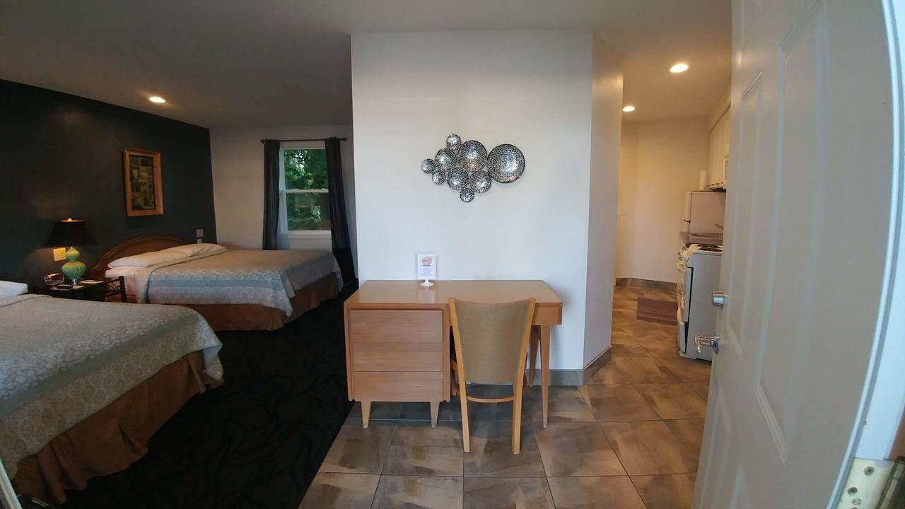 Motel 57 Стърджън Бей Екстериор снимка