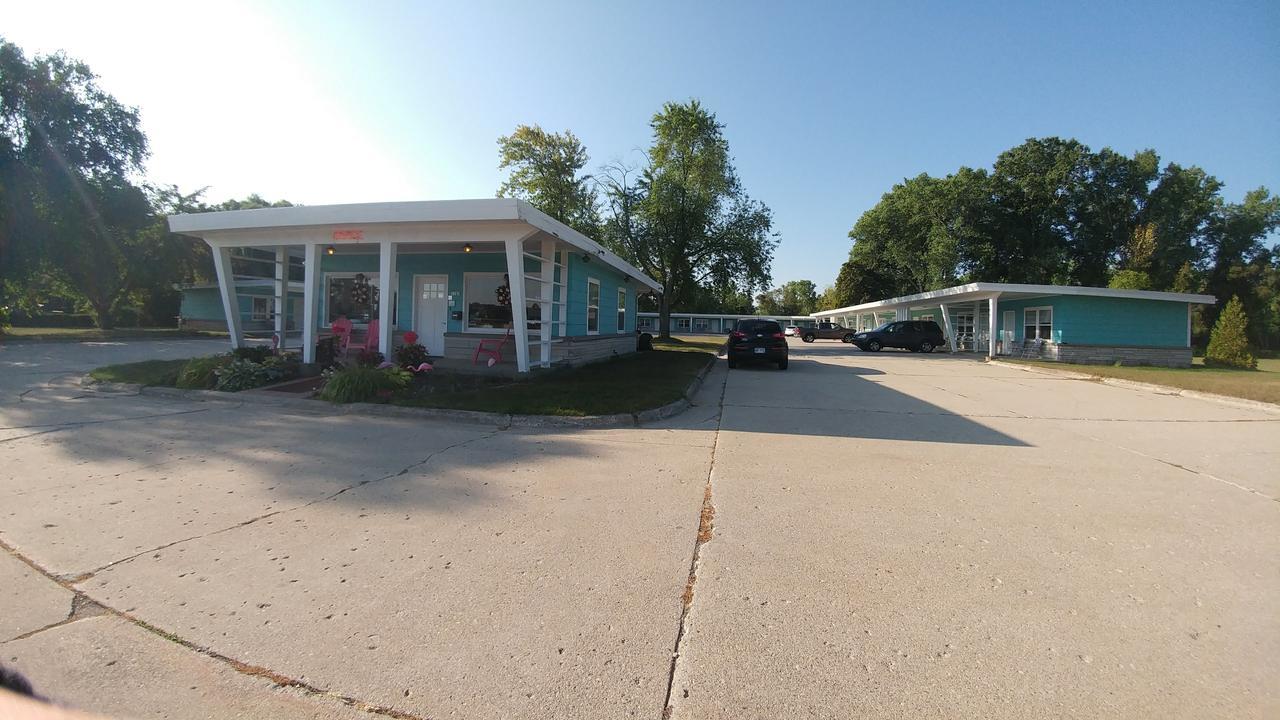 Motel 57 Стърджън Бей Екстериор снимка