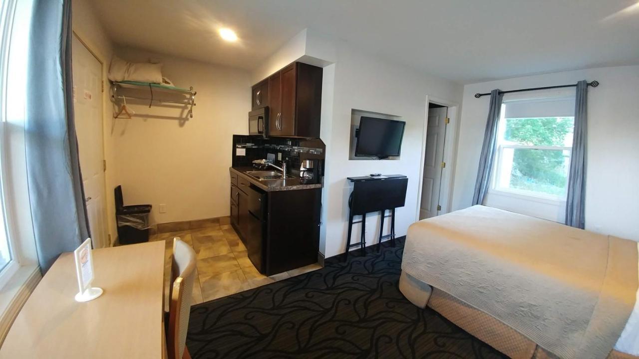 Motel 57 Стърджън Бей Екстериор снимка