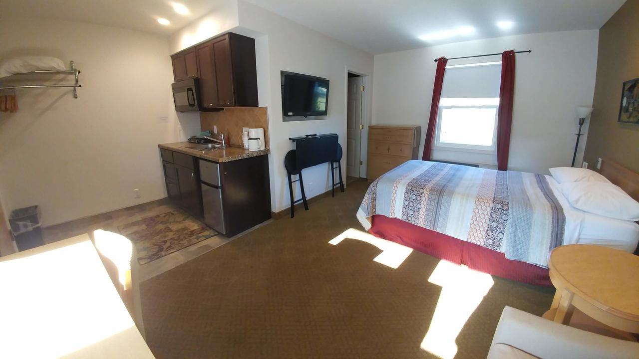 Motel 57 Стърджън Бей Екстериор снимка