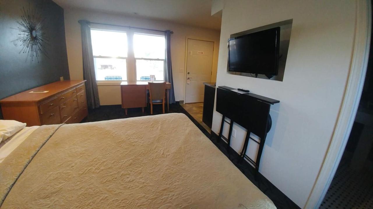 Motel 57 Стърджън Бей Екстериор снимка