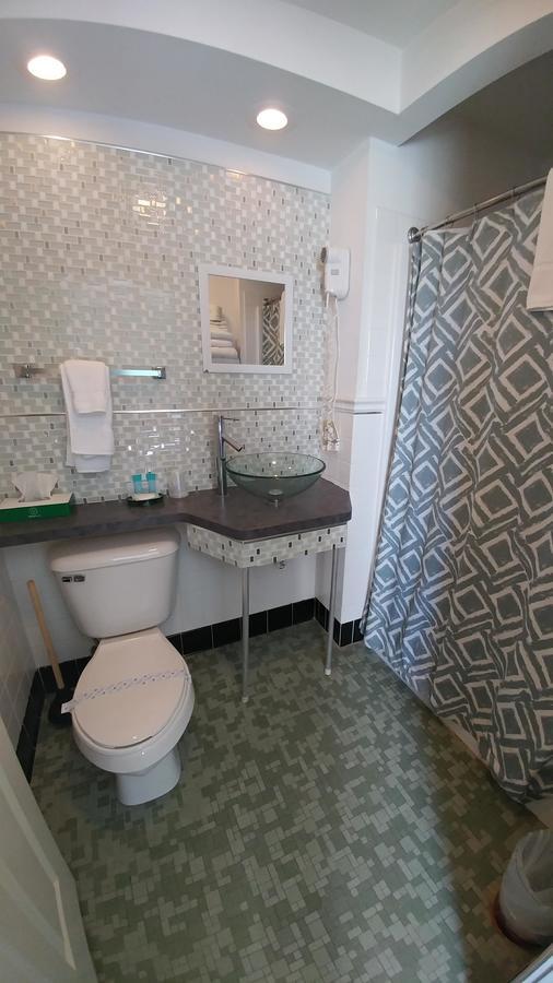 Motel 57 Стърджън Бей Екстериор снимка