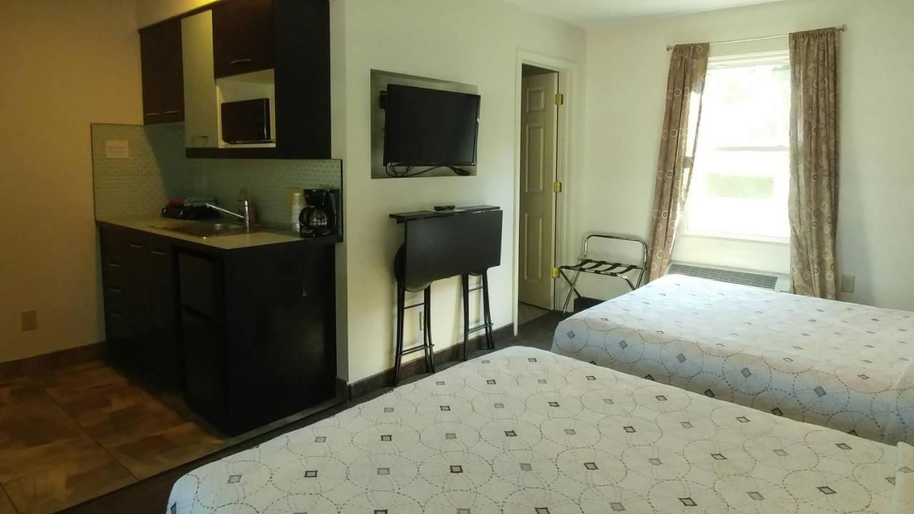 Motel 57 Стърджън Бей Екстериор снимка